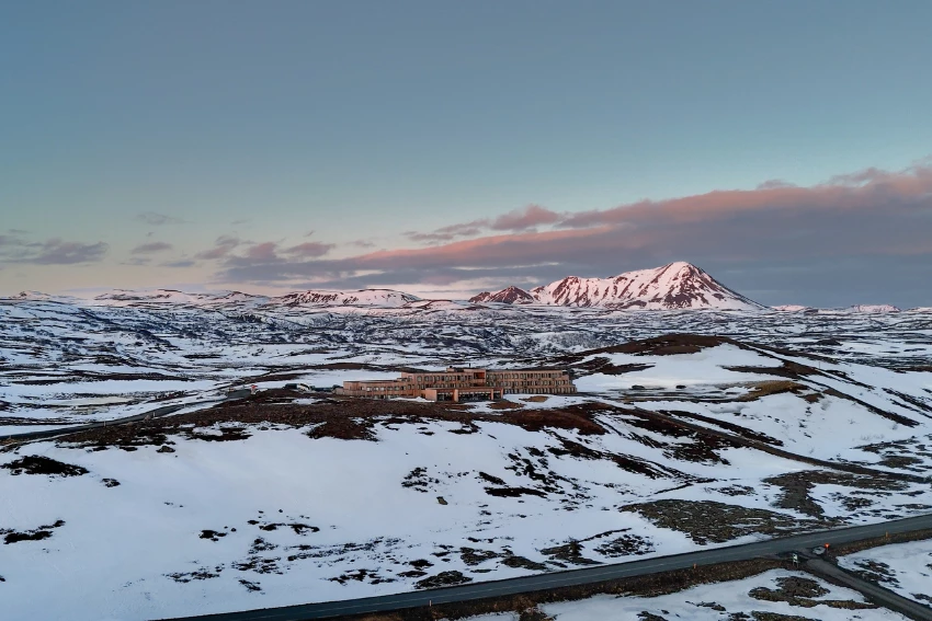 fosshotel-myvatn-buitenkant-winter2
