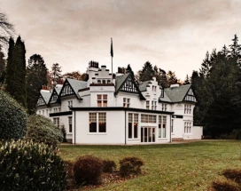 pine-trees-hotel-buitenkant-thumb