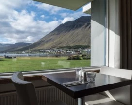 hotel-isafjordur-torg-buitenkant-thumb