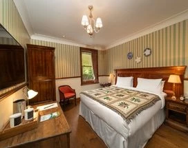 thumb-whispering-pine-lodge1