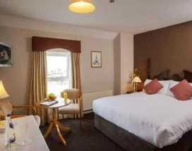 thumb-highlands-burren-hotel-voorkant