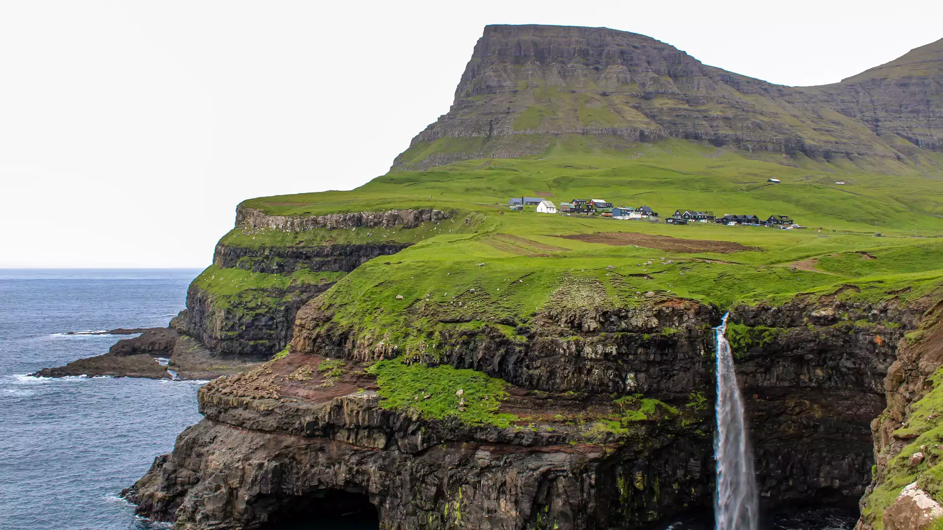 Trælanípa (Slave Cliff) en Múlafossur