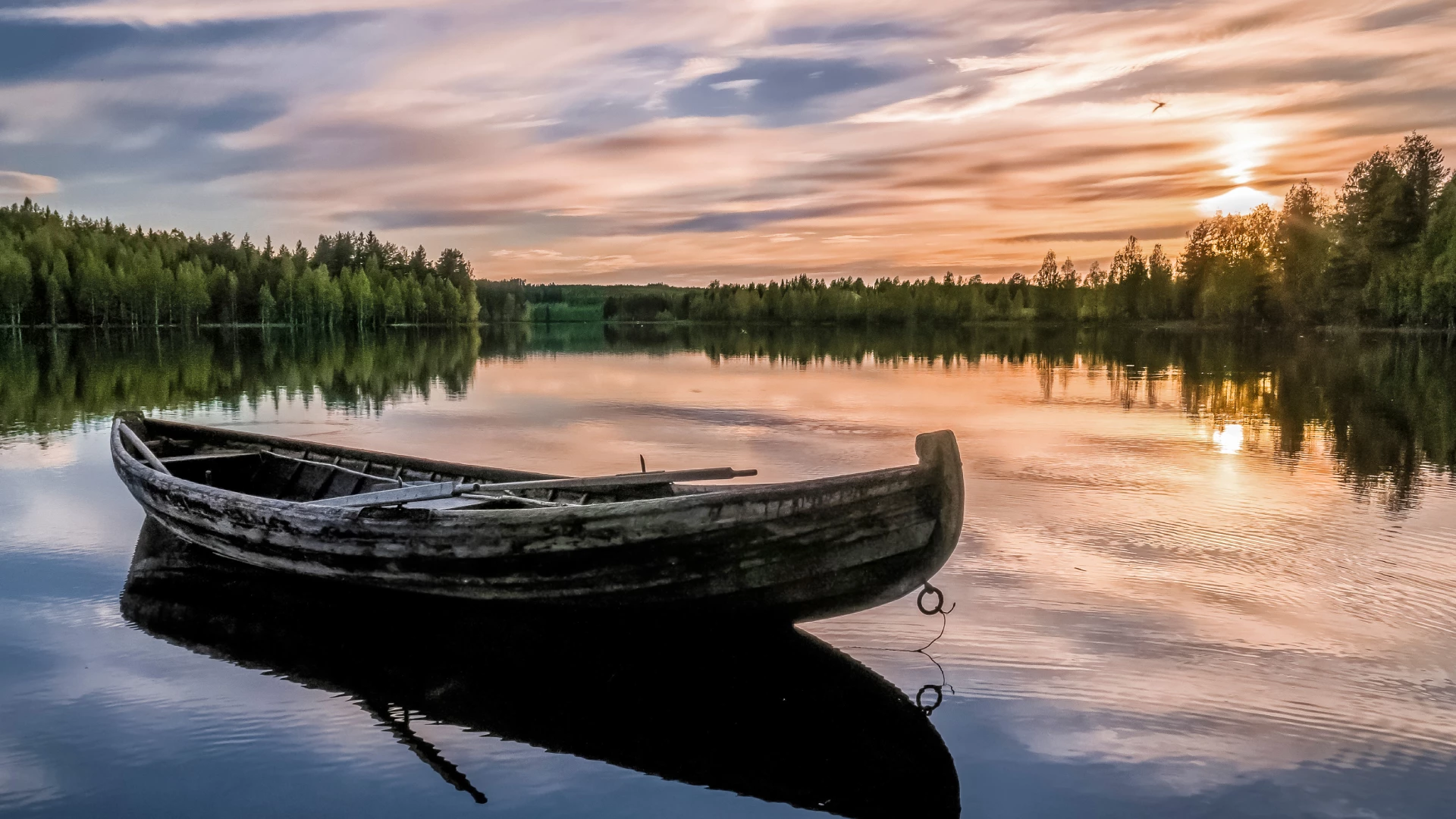 Met een traditionele vissersboot de rivier op
