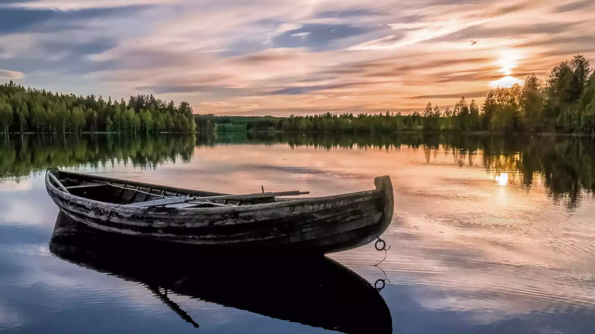 Met een traditionele vissersboot de rivier op