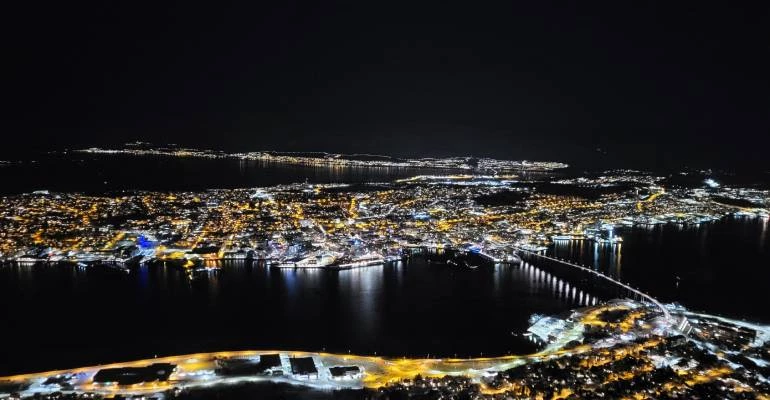 On top of the world met Fjellheisen