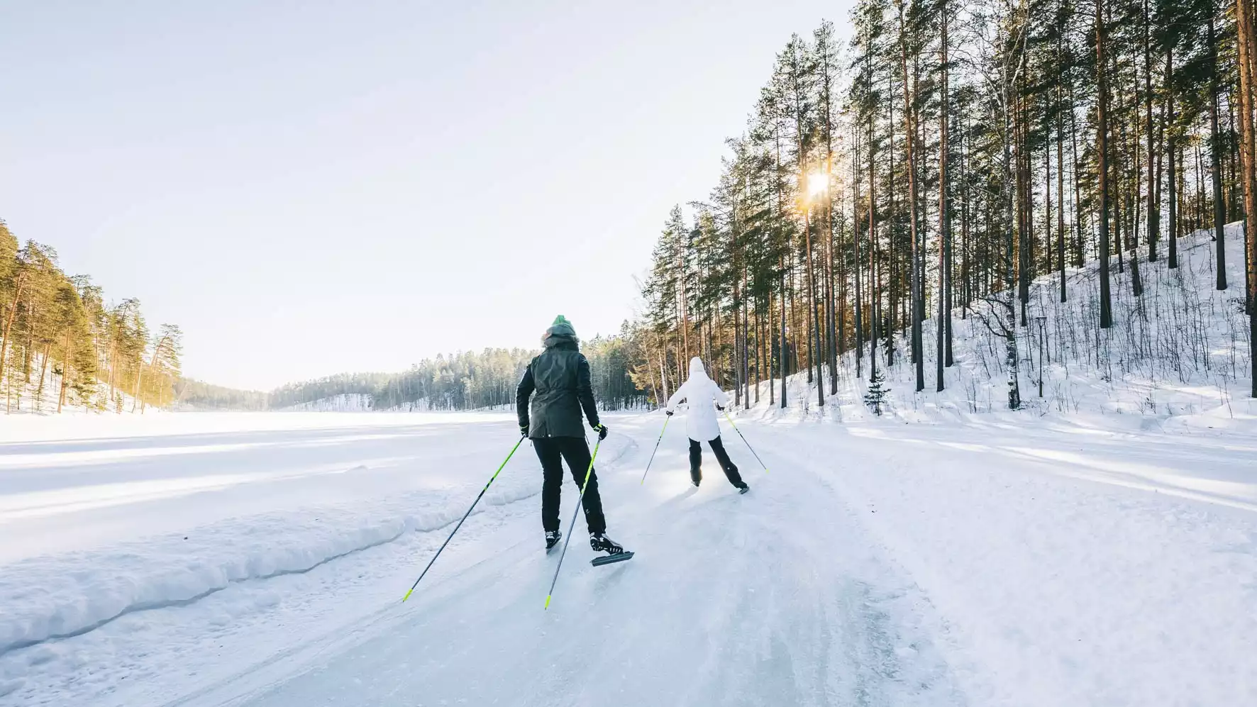 Schaatsend over de meren