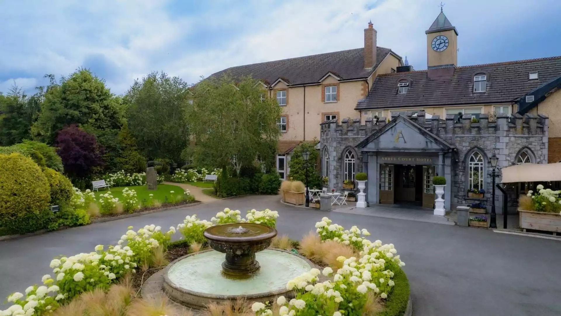 Door het Ierse binnenland naar Abbey Court Hotel