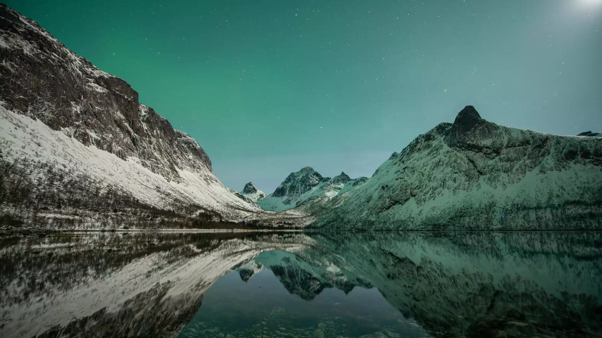 Sneeuwschoenwandelen en noorderlicht in Mefjordvær