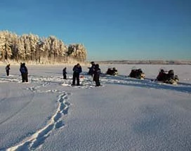 loma-vietonen-sneeuwscootertocht-ijsvissen