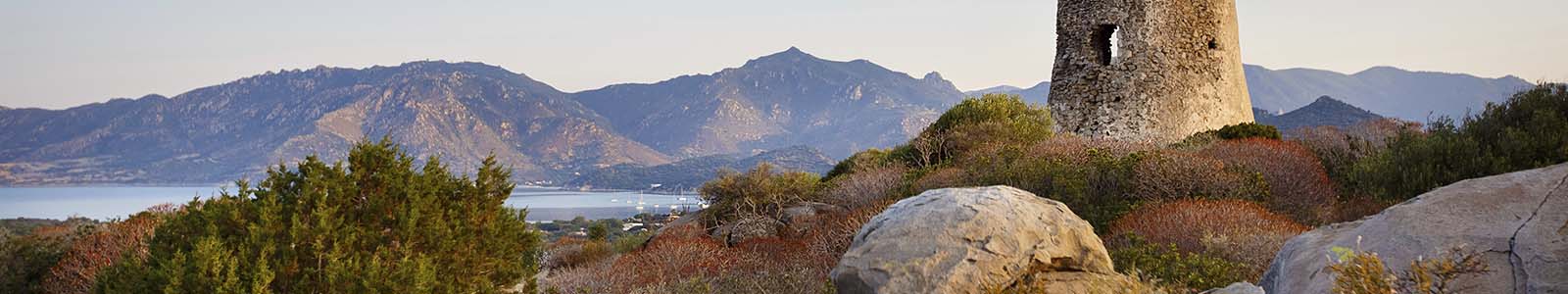 sardinie-eigen-auto-mare-montagne-header