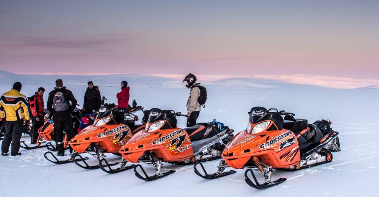 Sneeuwscooter rijden noorden van IJsland