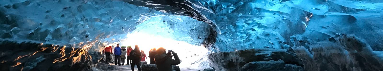 Grotten bezoeken in IJsland