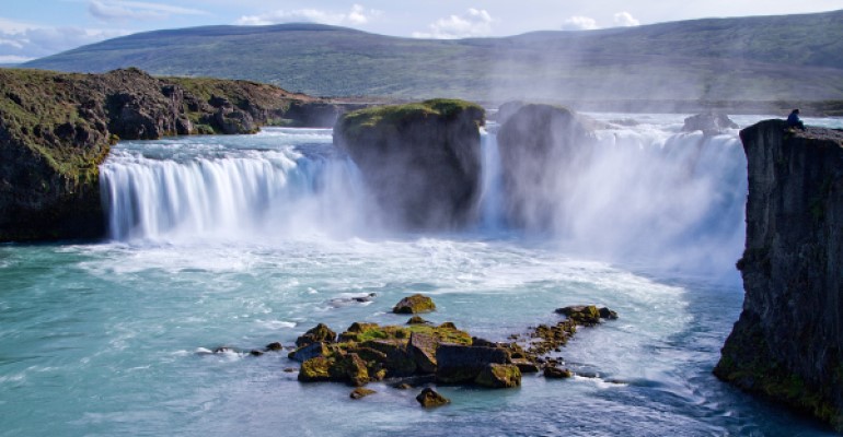 watervallen ijsland met kinderen