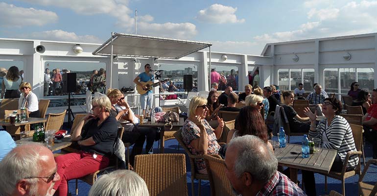 entertainment op DFDS boot